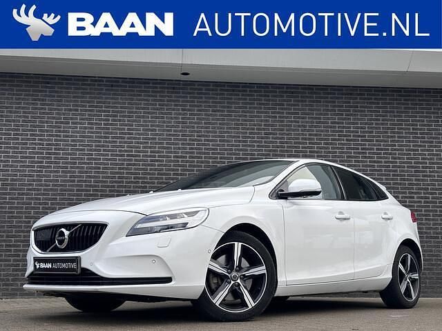 Wit Gebruikt 2018 Volvo V40 Dynamic Hatchback | € 13.900 (Eerlijke prijs) - Afbeelding 1/4