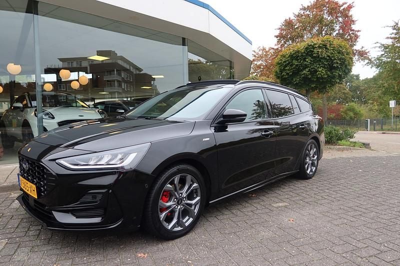 Zwart Gebruikt 2024 Ford Focus ST-Line X Stationwagen | € 27.900 (Eerlijke prijs) - Afbeelding 1/4