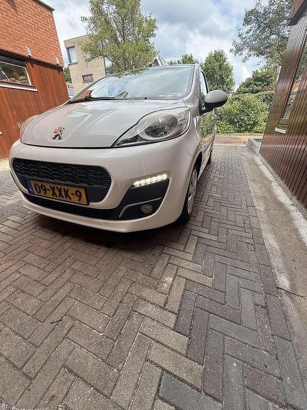 Wit Gebruikt 2012 Peugeot 107 Active Hatchback | € 3.999 (Eerlijke prijs) - Afbeelding 1/4