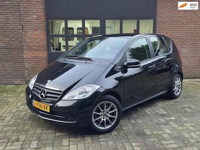 Zwart (metallic) Gebruikt 2010 Mercedes A160 Classic MPV | € 2.849 (Eerlijke prijs) - Afbeelding 1/4