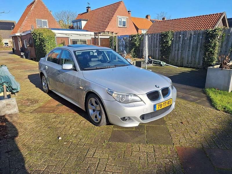 Grijs Gebruikt 2006 BMW 525 Sedan | € 6.000 (Eerlijke prijs) - Afbeelding 1/4