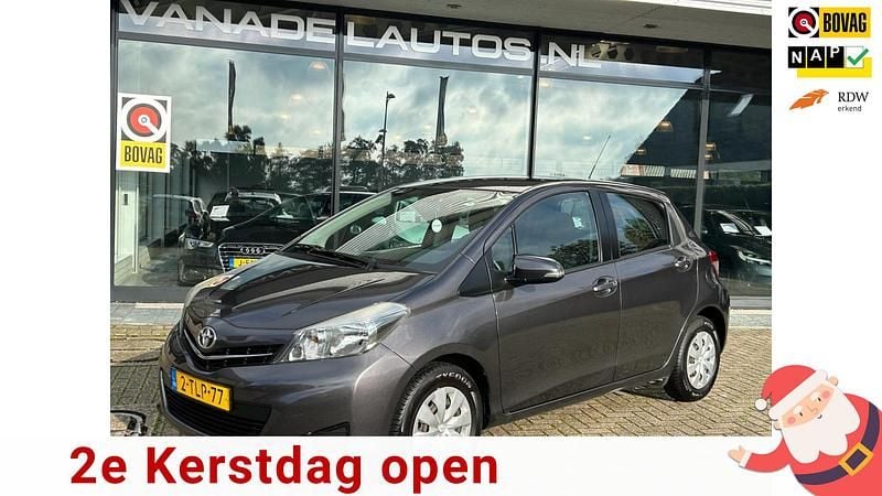 Grijs Gebruikt 2014 Toyota Yaris Hatchback | € 8.749 (Eerlijke prijs) - Afbeelding 1/4