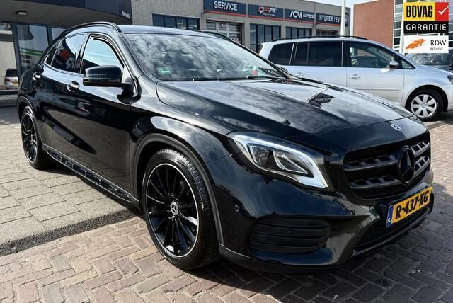 Zwart Gebruikt 2020 Mercedes GLA180 Business SUV | € 28.750 (Iets duurder) - Afbeelding 1/4