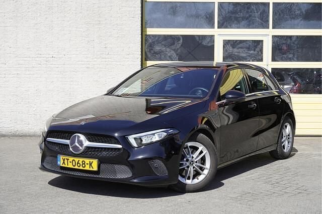 Zwart Gebruikt 2019 Mercedes A180 Business Hatchback | € 18.950 (Super prijs) - Afbeelding 1/4