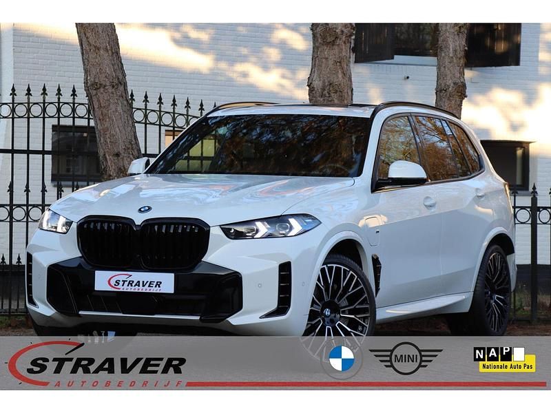 Wit Occasion 2024 BMW X5 M Sport SUV | € 88.950 (Duur) - Afbeelding 1/4