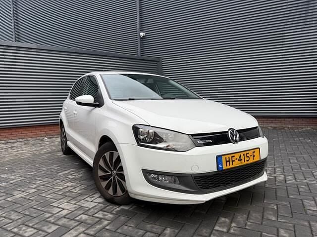 Wit Gebruikt 2015 VW Polo Hatchback | € 6.649 (Goede deal) - Afbeelding 1/4