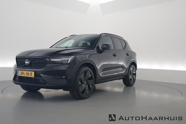 Zwart Gebruikt 2025 Volvo XC40 Plus SUV | € 48.450 (Iets duurder) - Afbeelding 1/3