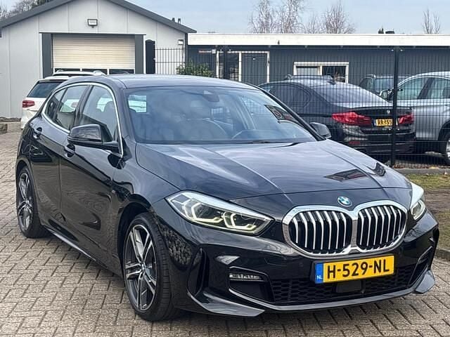 Occasion BMW 118 Executive 140 PK (102 kW) 2020 Zwart (metallic) Hatchback