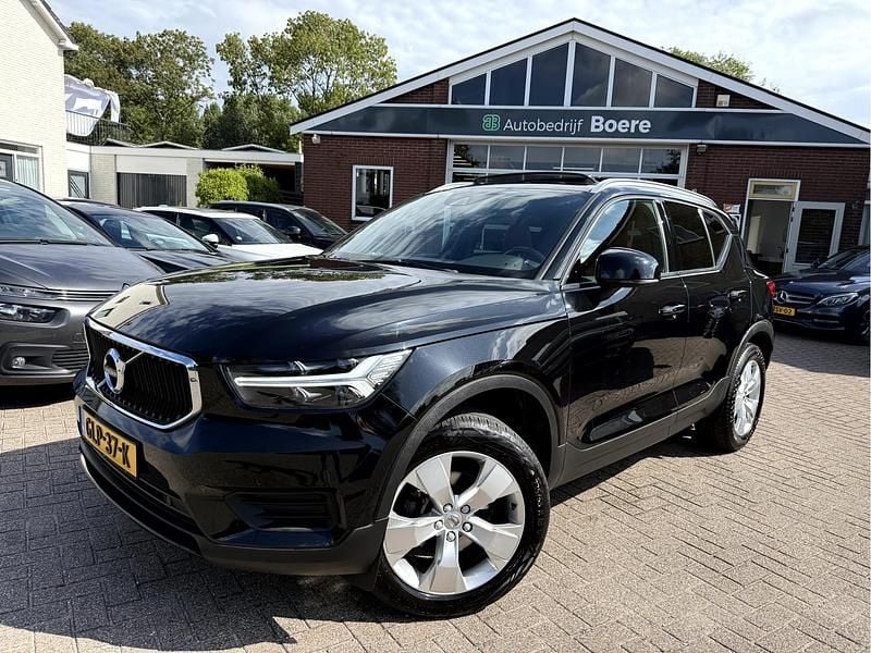 Zwart Gebruikt 2019 Volvo XC40 Momentum SUV | € 23.850 (Eerlijke prijs) - Afbeelding 1/4