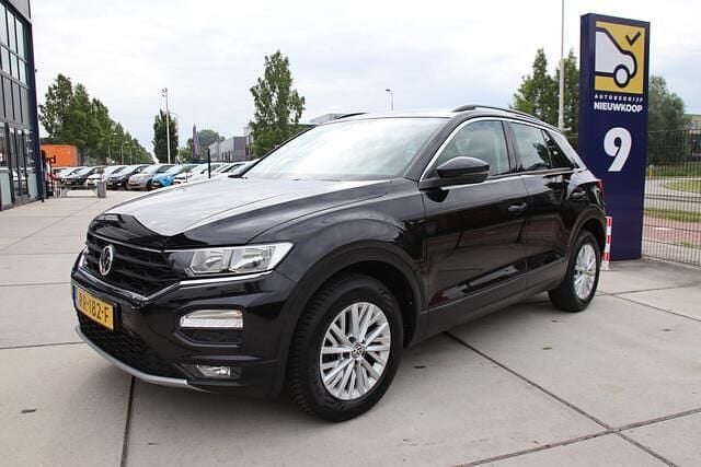 Zwart Gebruikt 2018 VW T-Roc Style SUV | € 16.749 (Eerlijke prijs) - Afbeelding 1/4