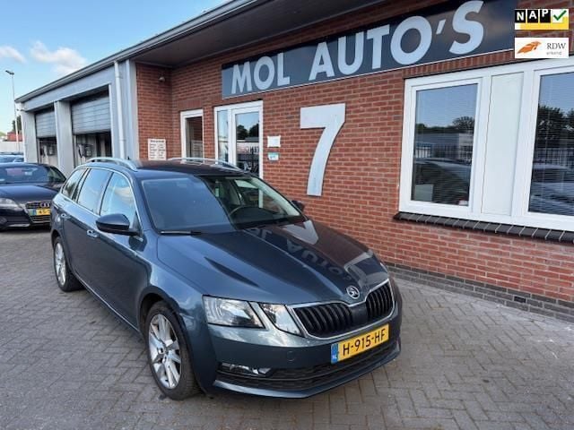 Grijs Gebruikt 2020 Skoda Octavia Clever Stationwagen | € 10.500 (Goede deal) - Afbeelding 1/4