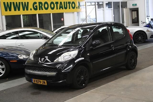 Zwart Gebruikt 2011 Peugeot 107 Hatchback | € 2.744 (Goede deal) - Afbeelding 1/4