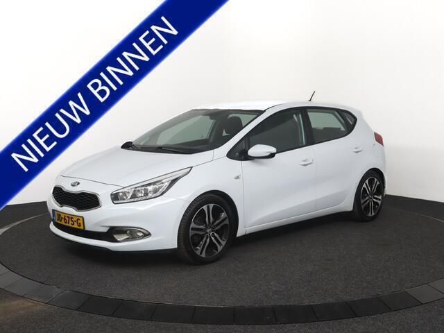 Wit Gebruikt 2016 Kia Ceed Comfort Hatchback | € 8.700 (Eerlijke prijs) - Afbeelding 1/4