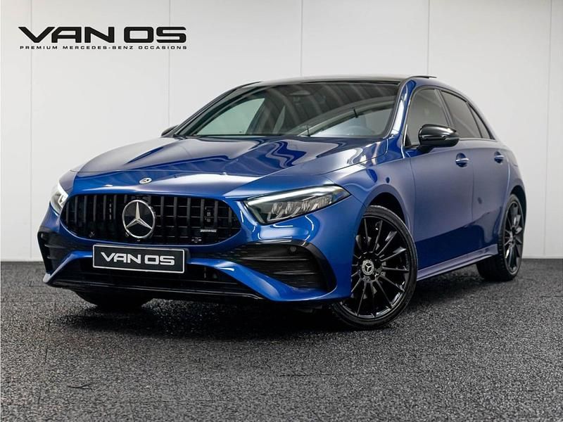 Occasion Mercedes A250 AMG line 2023 Blauw Hatchback