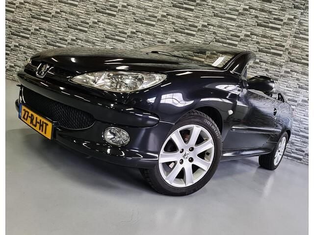 Zwart Gebruikt 2005 Peugeot 206 CC Cabriolet | € 2.495 (Eerlijke prijs) - Afbeelding 1/4