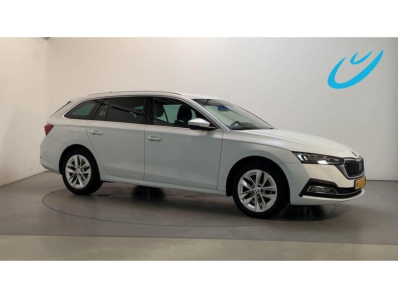 Wit Occasion 2022 Skoda Octavia Business Line Stationwagen | € 16.750 (Eerlijke prijs) - Afbeelding 1/3