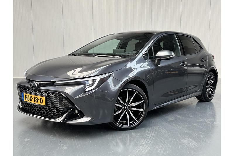 Grijs Occasion 2025 Toyota Corolla Hybrid Sport Hatchback | € 39.799 (Iets duurder) - Afbeelding 1/1