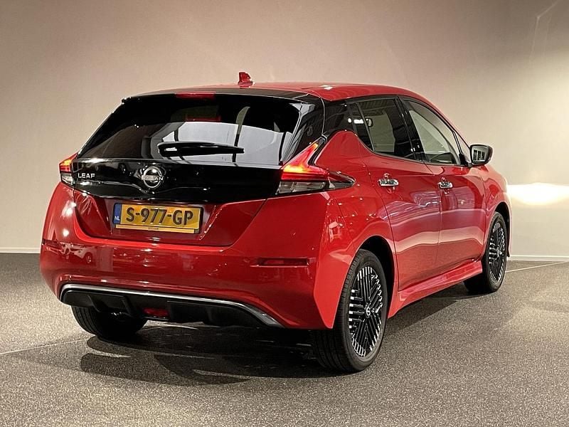 Occasion Nissan Leaf N-Connecta 100 kW (136 PK) 2023 Rood Hatchback