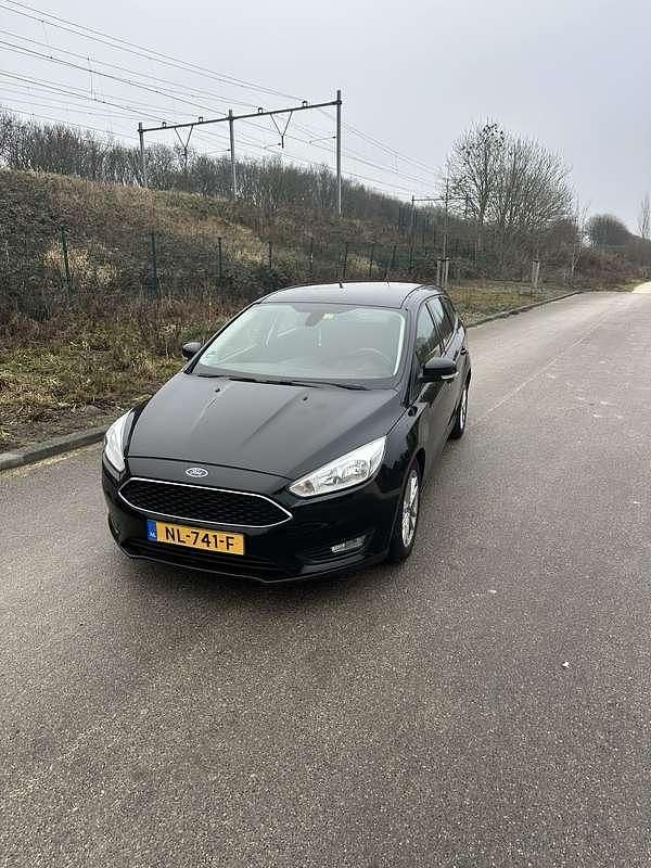 Zwart Occasion 2017 Ford Focus Stationwagen | € 4.400 (Super prijs) - Afbeelding 1/4