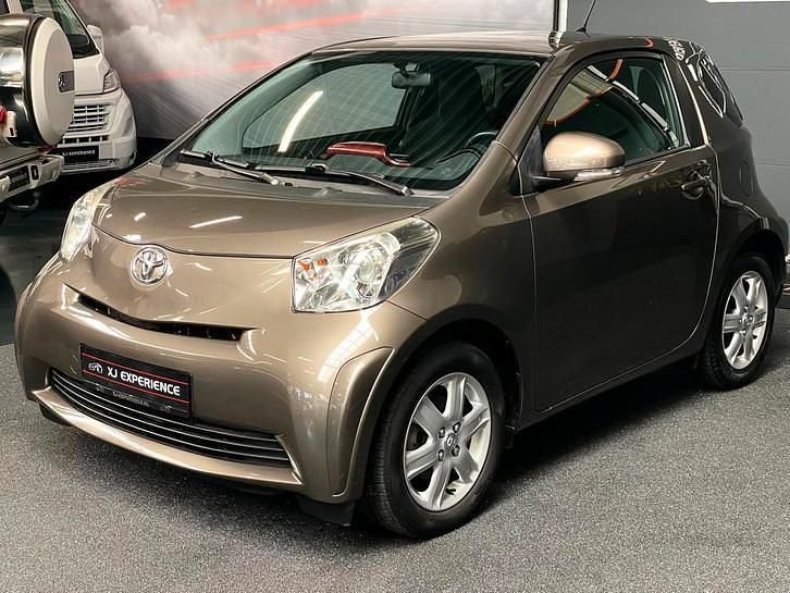 Occasion Toyota iQ Comfort 70 PK (51 kW) 2011 Bruin (metallic) Hatchback