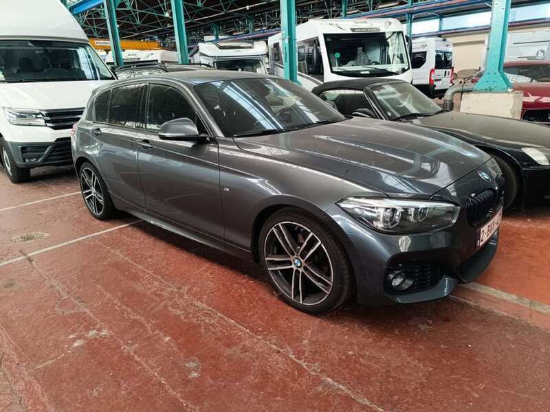 Grijs Gebruikt 2019 BMW 118 Executive Hatchback | € 9.995 - Afbeelding 1/4