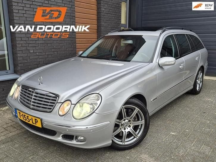 Grijs Occasion 2005 Mercedes E500 Elegance Stationwagen | € 9.450 (Goede deal) - Afbeelding 1/4