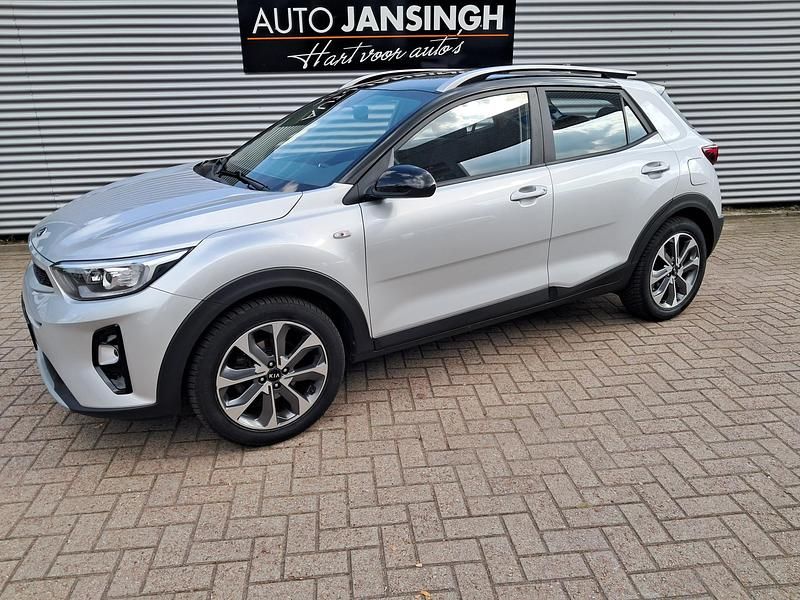 Grijs Gebruikt 2019 Kia Stonic SUV | € 13.645 (Iets duurder) - Afbeelding 1/4