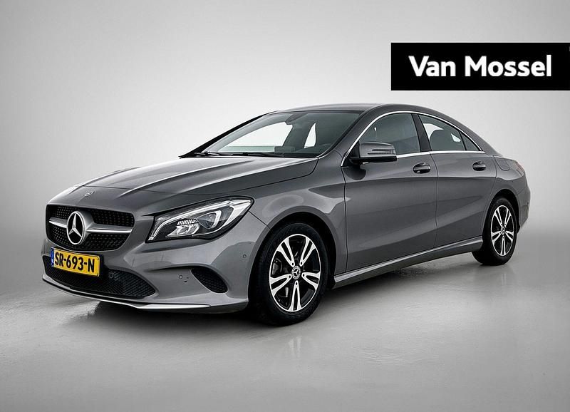 Grijs Gebruikt 2018 Mercedes CLA180 Prestige Sedan | € 17.440 (Eerlijke prijs) - Afbeelding 1/4