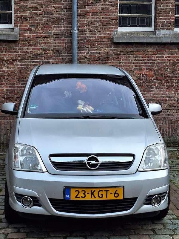 Zilver Occasion 2009 Opel Meriva Cosmo MPV | € 2.800 (Iets duurder) - Afbeelding 1/4