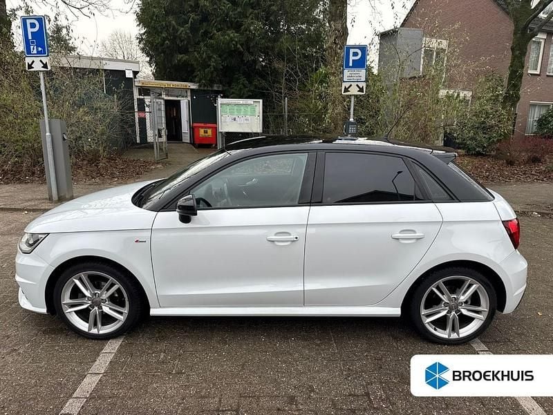 Wit Occasion 2015 Audi A1 Sportback S-Line Hatchback | € 11.895 (Eerlijke prijs) - Afbeelding 1/4