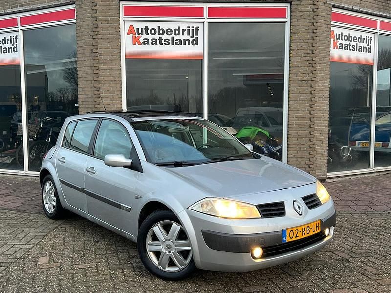 Grijs Gebruikt 2005 Renault Mégane II Luxe Hatchback | € 948 (Eerlijke prijs) - Afbeelding 1/4