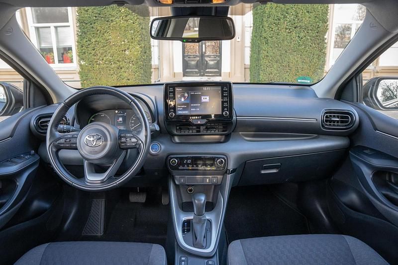 Occasion Toyota Yaris Hybrid Business Edition 116 PK (85 kW) 2023 Grijs Hatchback