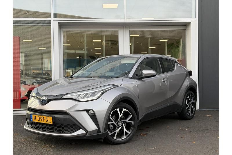 Grijs Gebruikt 2020 Toyota C-HR+ SUV | € 21.694 (Eerlijke prijs) - Afbeelding 1/1
