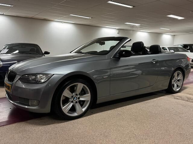 Grijs, metallic lak Gebruikt 2007 BMW 335 Cabriolet Executive Cabriolet | € 11.899 (Iets duurder) - Afbeelding 1/4