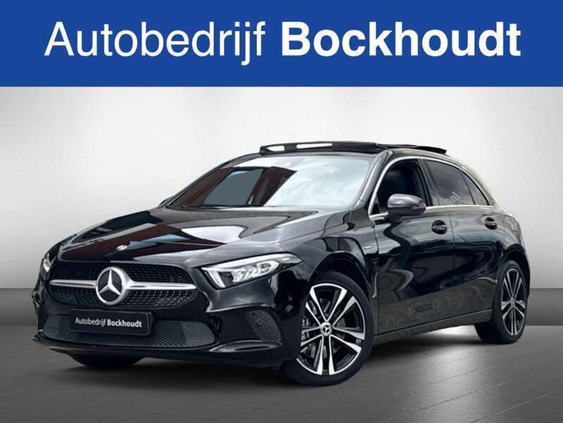 Zwart, metallic lak Gebruikt 2020 Mercedes A250 Premium Hatchback | € 26.900 (Eerlijke prijs) - Afbeelding 1/4