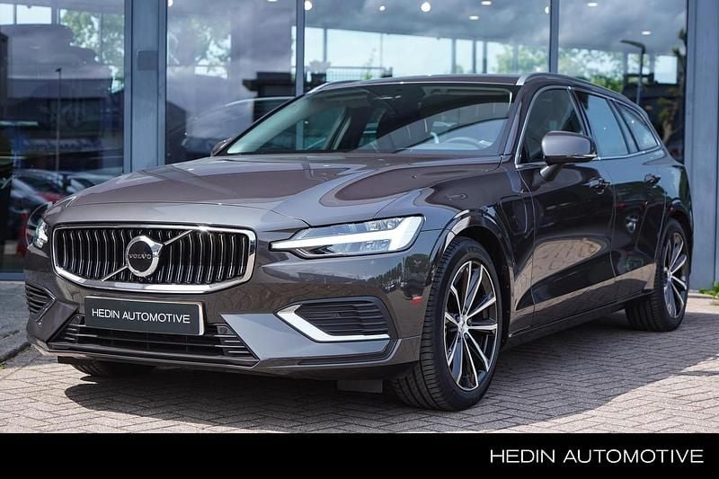 Platinum grey Gebruikt 2024 Volvo V60 Core Stationwagen | € 41.995 (Super prijs) - Afbeelding 1/4
