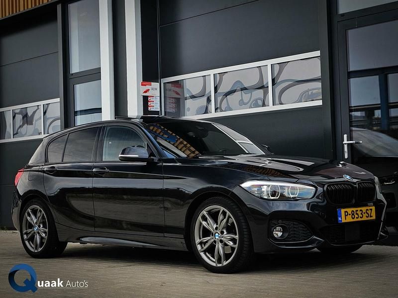 Zwart Gebruikt 2019 BMW 120 Shadowline Hatchback | € 19.950 - Afbeelding 1/4