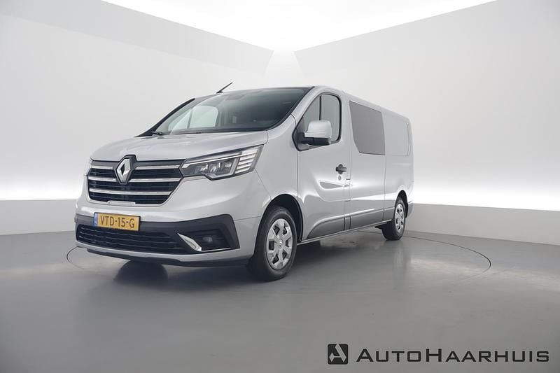 Grijs Gebruikt 2022 Renault Trafic MPV | € 24.950 (Duur) - Afbeelding 1/4