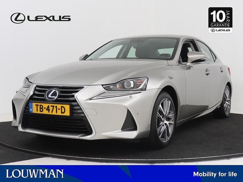 Grijs Gebruikt 2018 Lexus IS300h Business Edition Sedan | € 23.495 (Eerlijke prijs) - Afbeelding 1/3