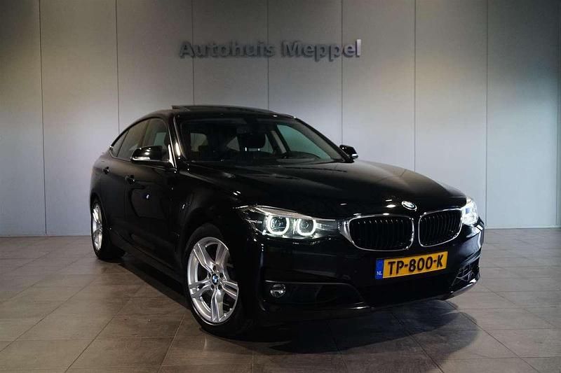 Zwart Gebruikt 2018 BMW 320 Gran Turismo M Sport Sedan | € 19.950 (Goede deal) - Afbeelding 1/4