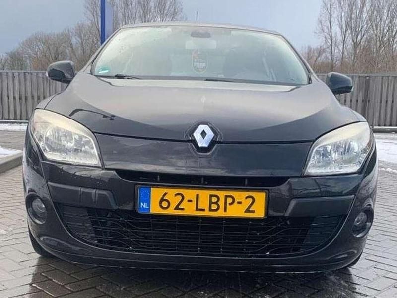 Zwart Gebruikt 2010 Renault Mégane III Hatchback | € 2.200 (Goede deal) - Afbeelding 1/4