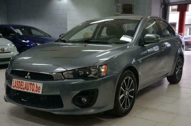 Grijs Gebruikt 2016 Mitsubishi Lancer Sedan | € 8.990 (Eerlijke prijs) - Afbeelding 1/4