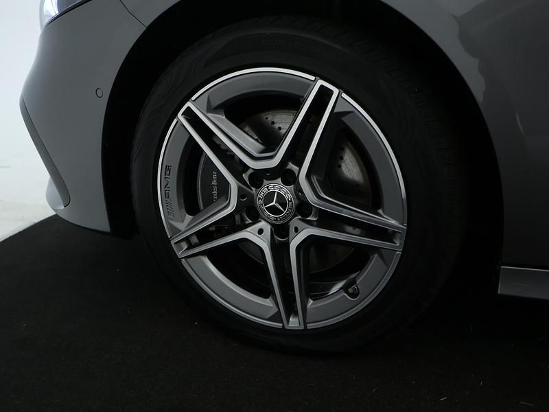 Occasion Mercedes A250 AMG line 218 PK (160 kW) 2024 Berggrijs metaalkleur metallic Hatchback