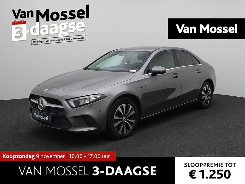 Grijs Gebruikt 2020 Mercedes A250 Business Sedan | € 23.900 (Goede deal) - Afbeelding 1/4