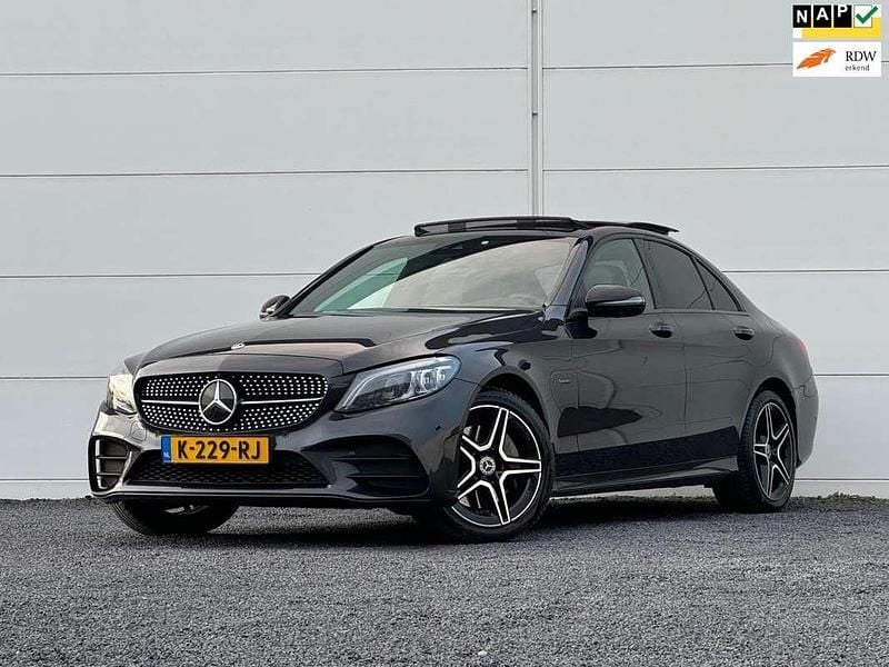 Grijs Occasion 2021 Mercedes C300e AMG Sedan | € 33.945 (Goede deal) - Afbeelding 1/4