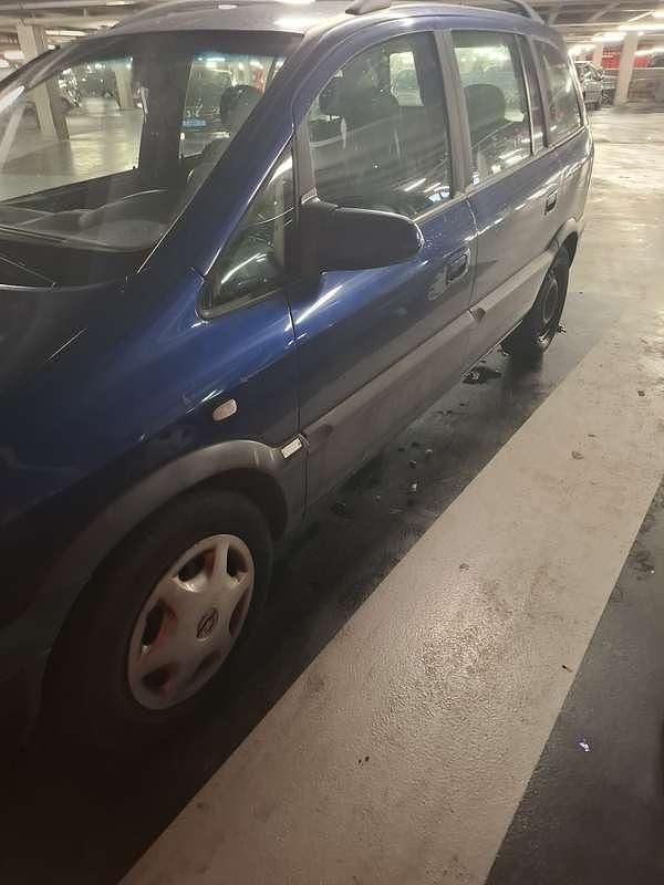 Blauw Gebruikt 2003 Opel Zafira Comfort MPV | € 1.250 (Eerlijke prijs) - Afbeelding 1/4