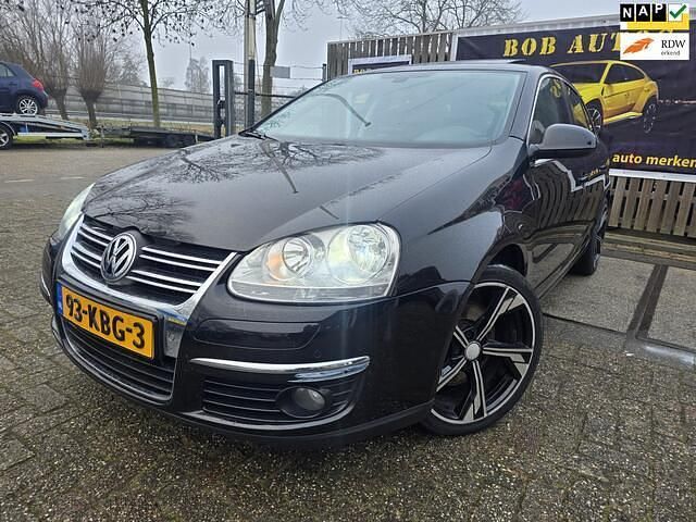 Zwart Occasion 2009 VW Jetta Highline Sedan | € 4.999 (Eerlijke prijs) - Afbeelding 1/4