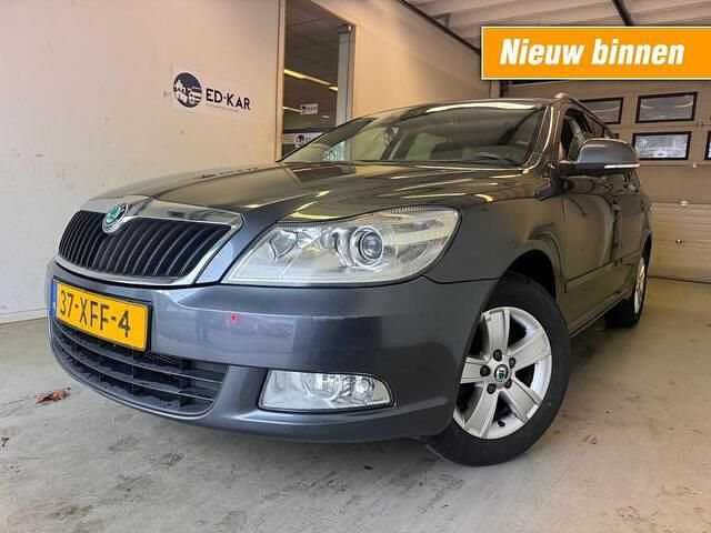Grijs Occasion 2012 Skoda Octavia Business Line Stationwagen | € 2.995 (Eerlijke prijs) - Afbeelding 1/4