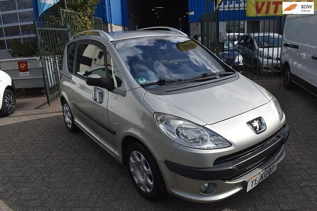 Grijs Gebruikt 2008 Peugeot 1007 Hatchback | € 1.950 (Eerlijke prijs) - Afbeelding 1/4