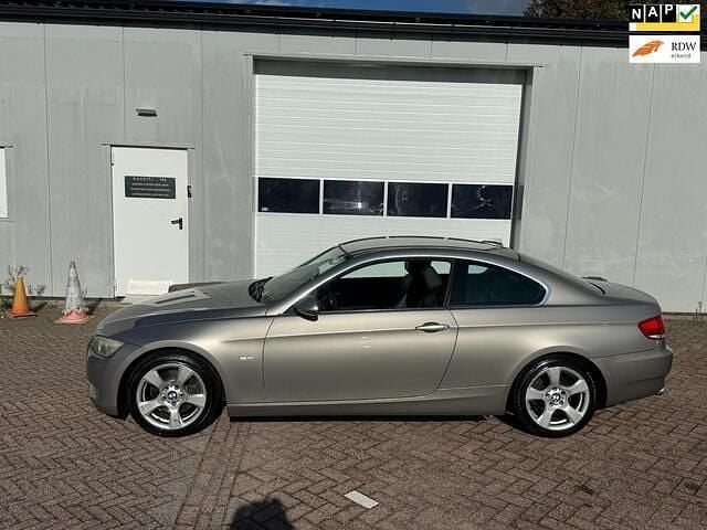 Beige Gebruikt 2009 BMW 325 Executive Coupé | € 5.950 (Eerlijke prijs) - Afbeelding 1/4